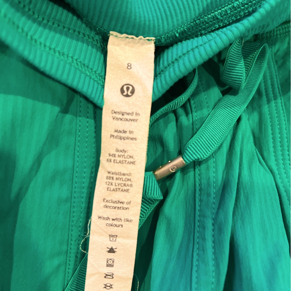 Lululemon dance studio pants - Kelly green- 8- 32” inseam